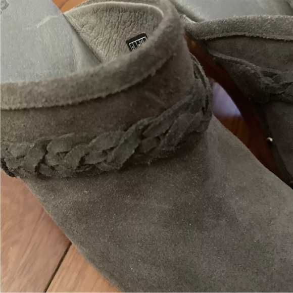 ugg mules size 8 Gray Suede - Picture 7 of 7